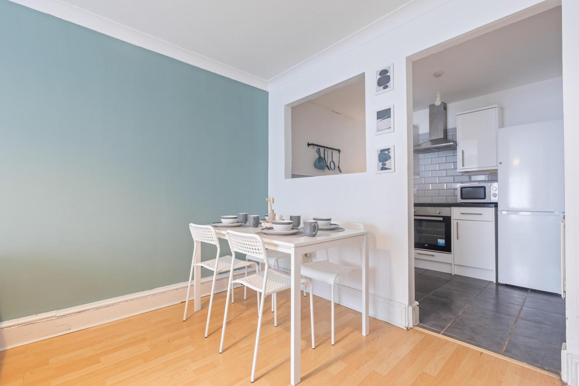 Cosy Family Let - Sleeps 4 * Birmingham