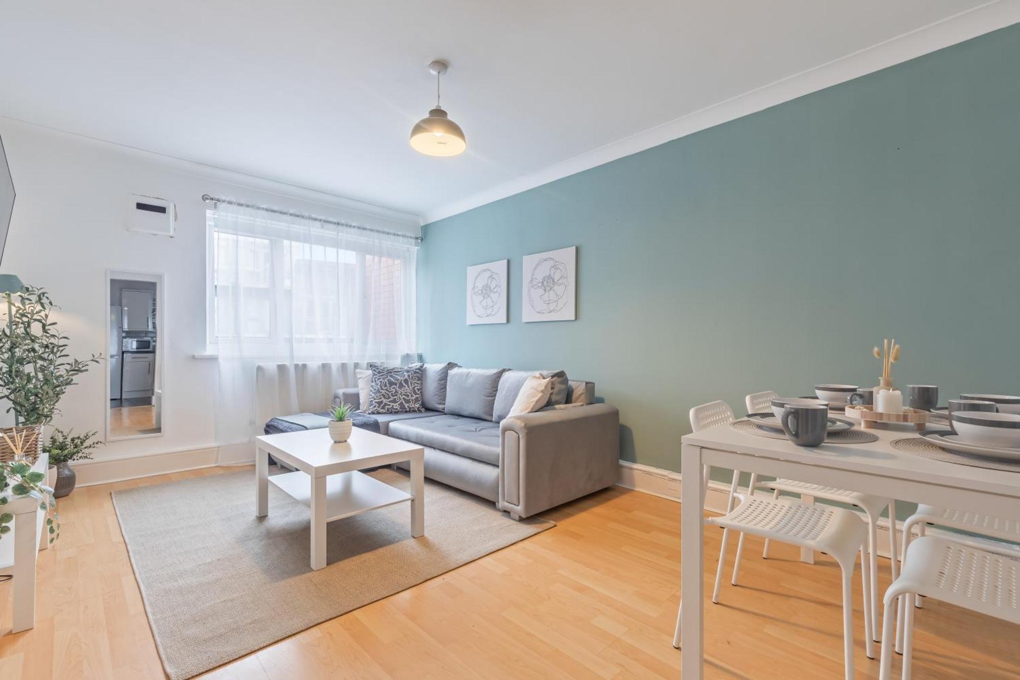 Cosy Family Let - Sleeps 4 * Birmingham