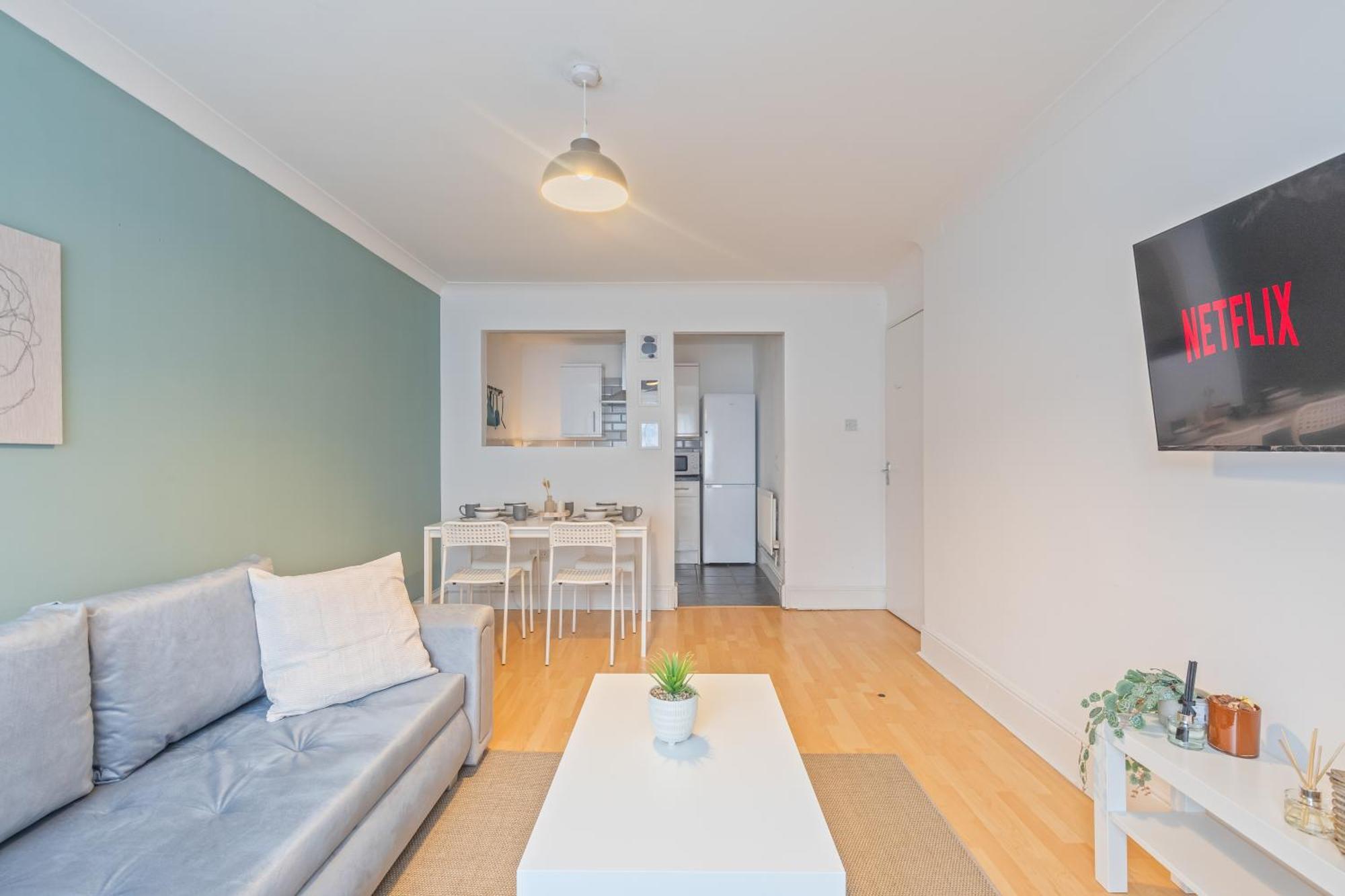 Cosy Family Let - Sleeps 4 * Birmingham